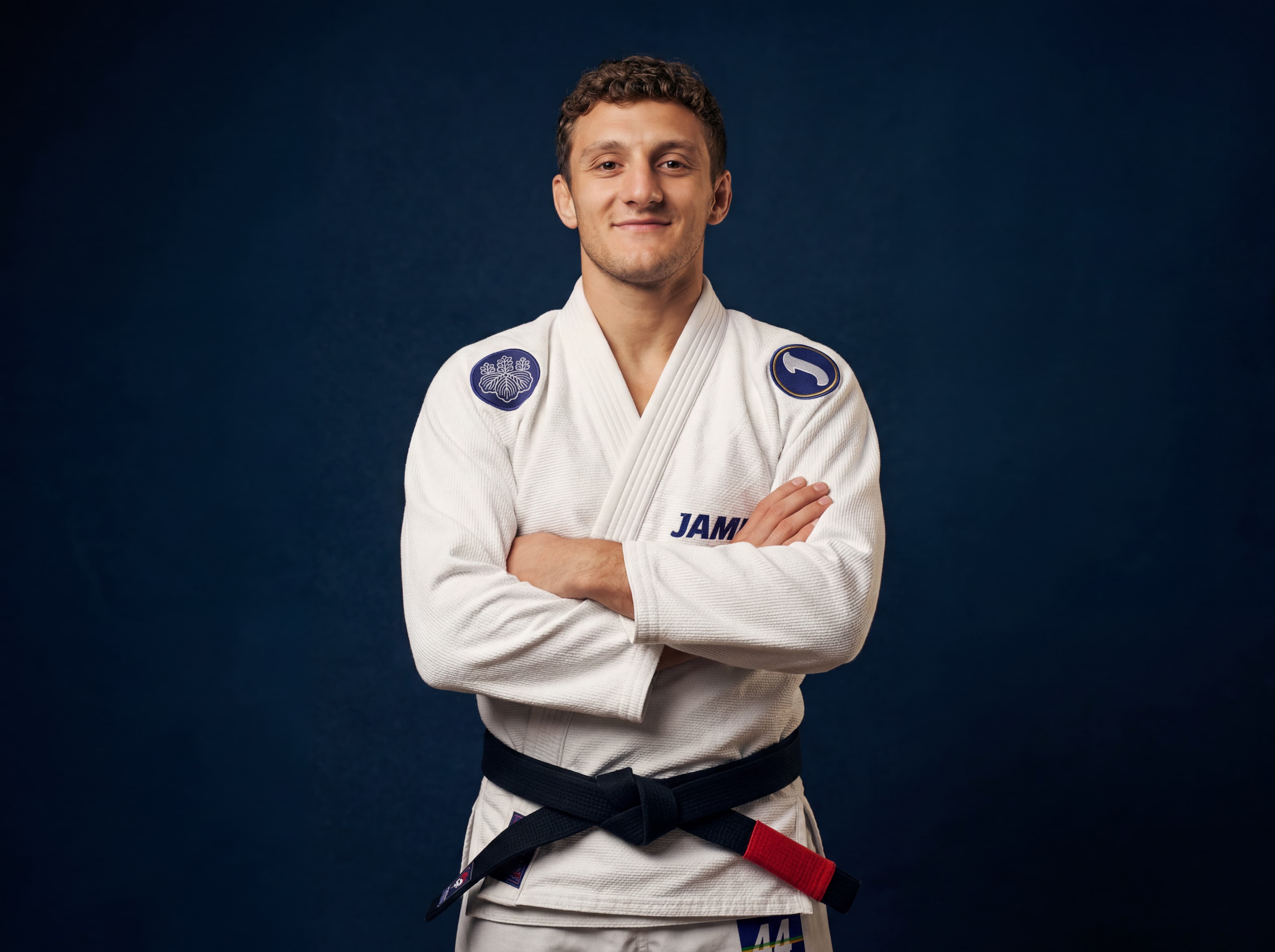 Portrait de Youness BENNOUALI, enseignant diplômé d'État de judo et jiu-jitsu brésilien au Jamet Sporting Club.
